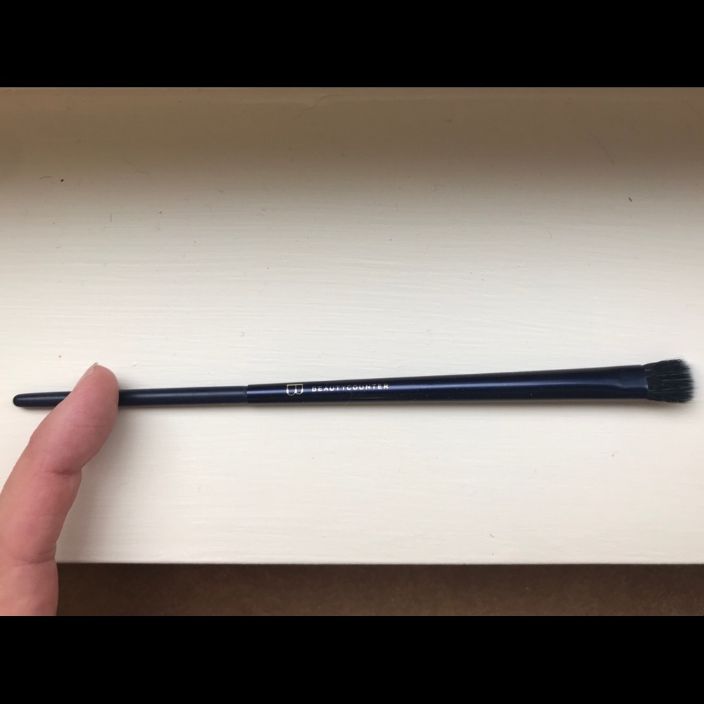 Beautycounter Eyeshadow Brush -excellent condition